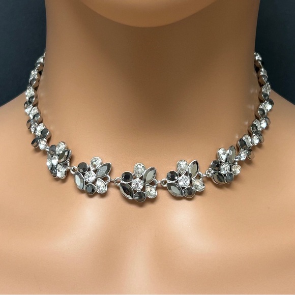 Elegant Black and Silver Floral Necklace - Picture 1 of 4